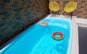Casa amarela da Prainha de Mambucaba (10 pessoas)